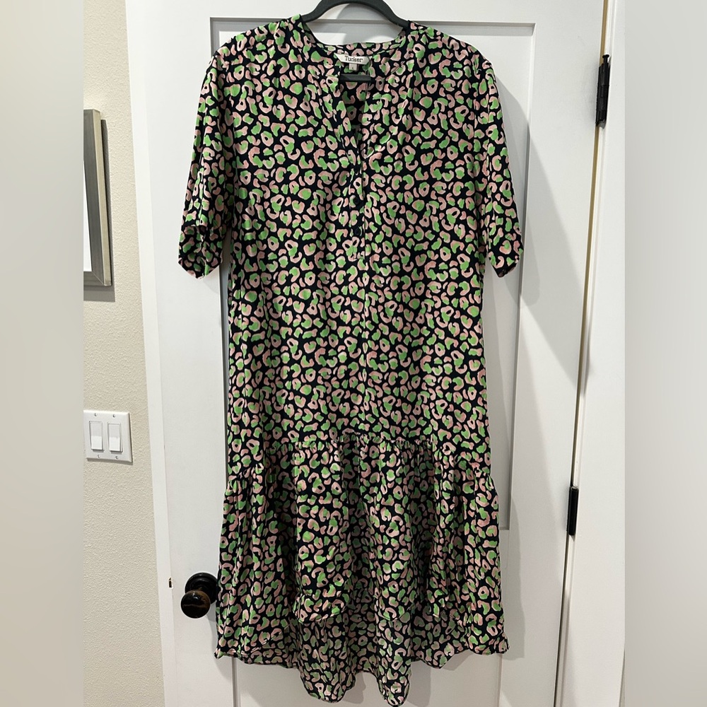 NWT Tucker NYC Stylish Green and Pink Silk Patterned Dress